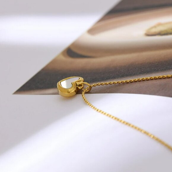 Small Heart Natural Shell Pendant Necklace 18 K Plated Stainless Steel N… - Picture 4 of 8